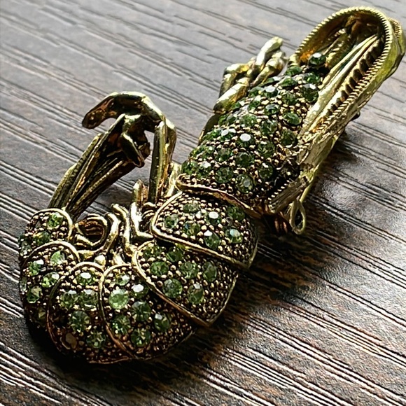 Gold Crawfish Brooch - Picture 4 of 10